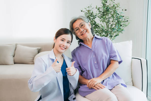dich-vu-cham-soc-nguoi-gia-yeu-tai-nha-chuyen-nghiep-Giup-Viec-Hoan-My