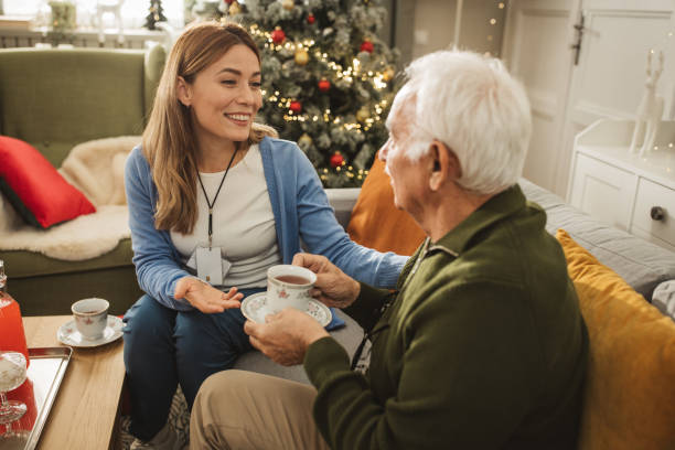 dich-vu-cho-thue-nguoi-cham-soc-benh-nhan-tai-nha-Giup-Viec-Hoan-My